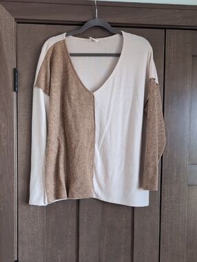 BiBi Colorblock V-Neck Sweater in Cream and Brown